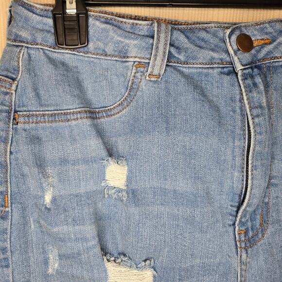 Fashion Nova Cut-Off Distressed Shorts Size XL 0159 - Picture 3 of 11